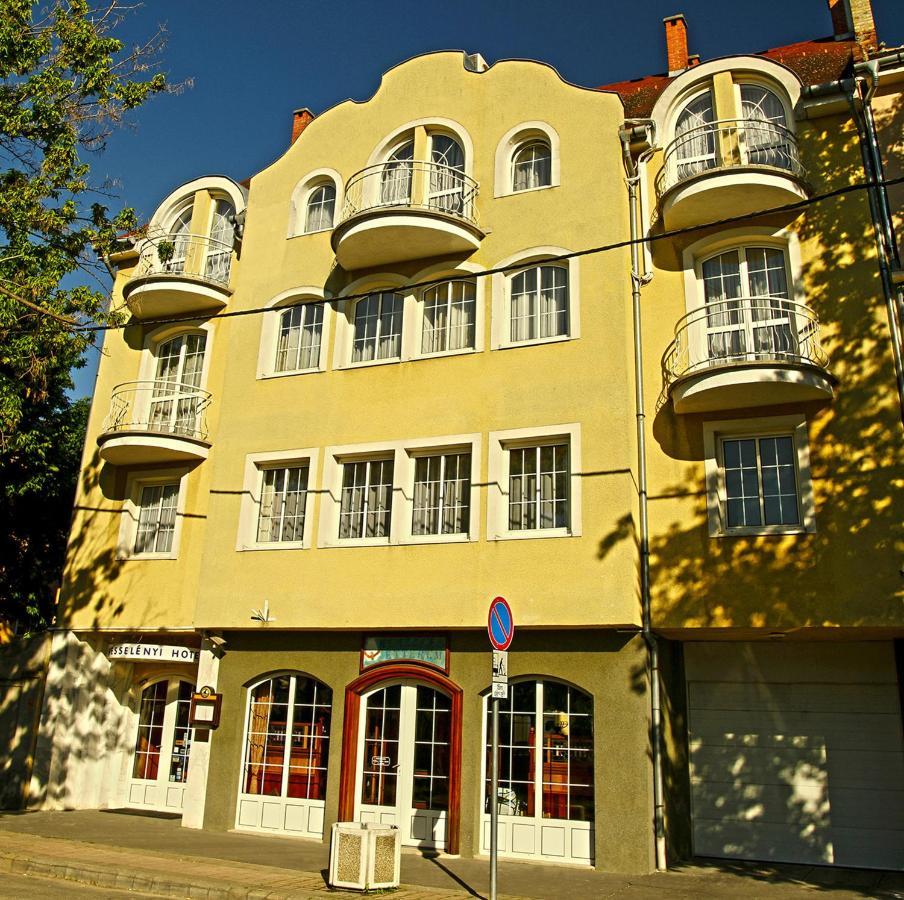 Hotel Wesselenyi Дьор Екстериор снимка